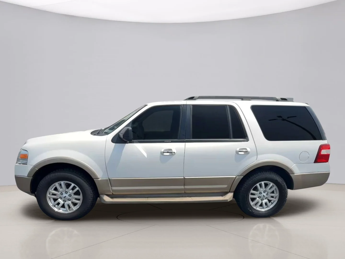 Used 2014 White Ford XLT image 2