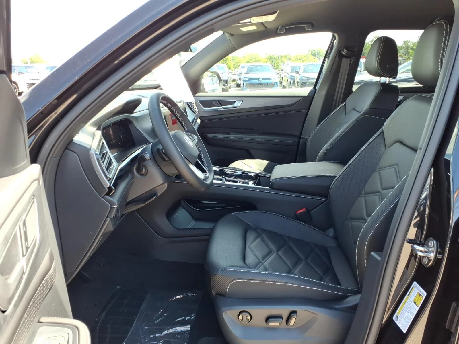 New 2026 Deep Black Pearl Volkswagen 2.0T SE W/Technology 4MOT image 18