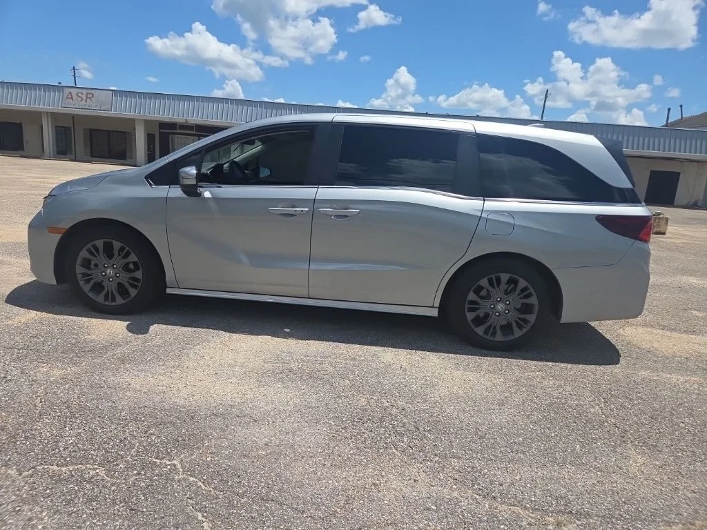 Certified Used 2025 Silver Honda Touring image 7