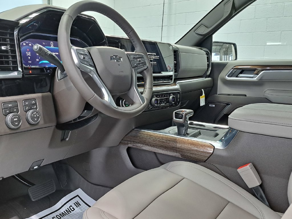 2026 Chevrolet Silverado 1500 RST Crew Cab Pickup Slide 6