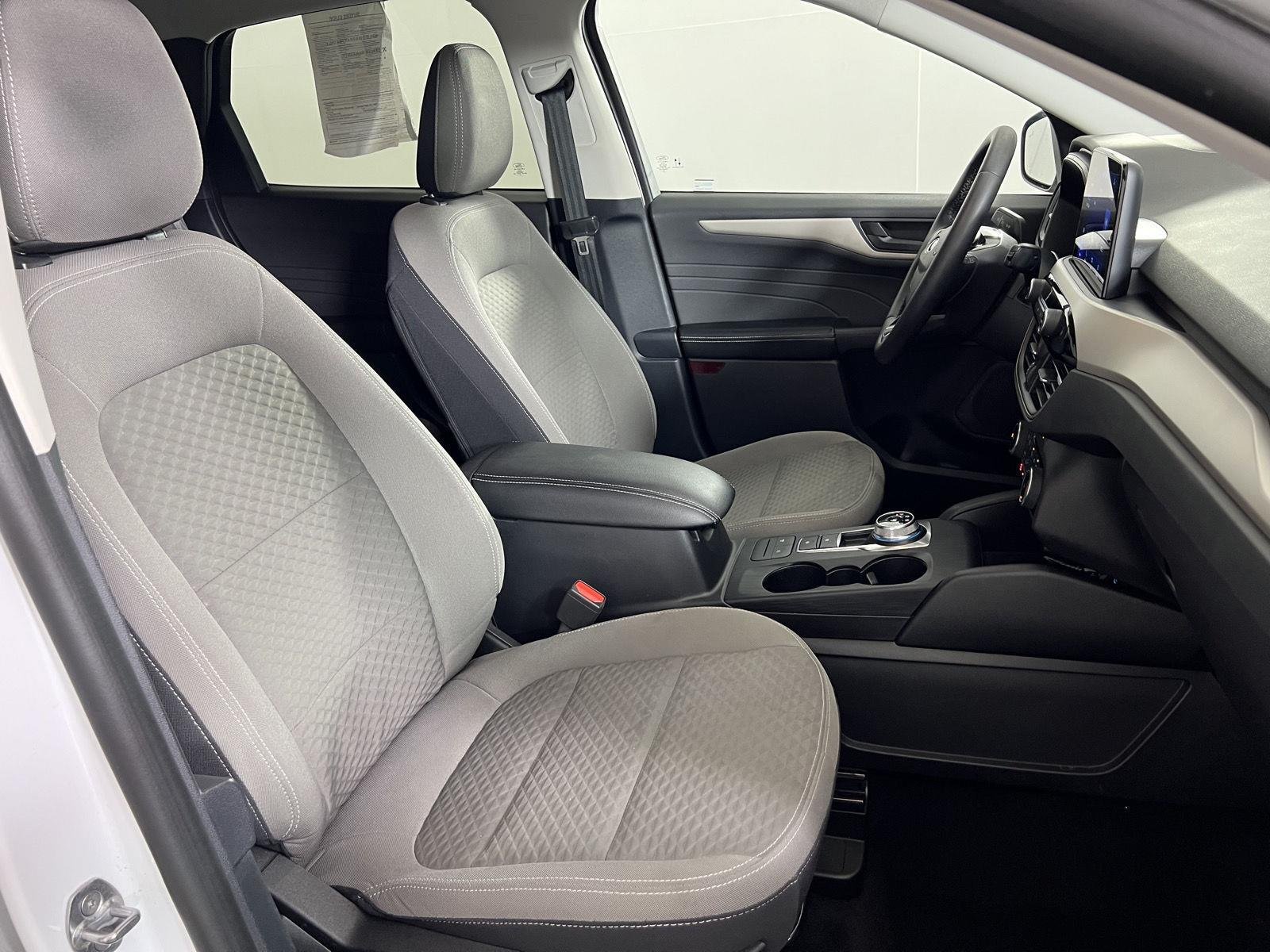Used 2022 Wh Ford SE image 20