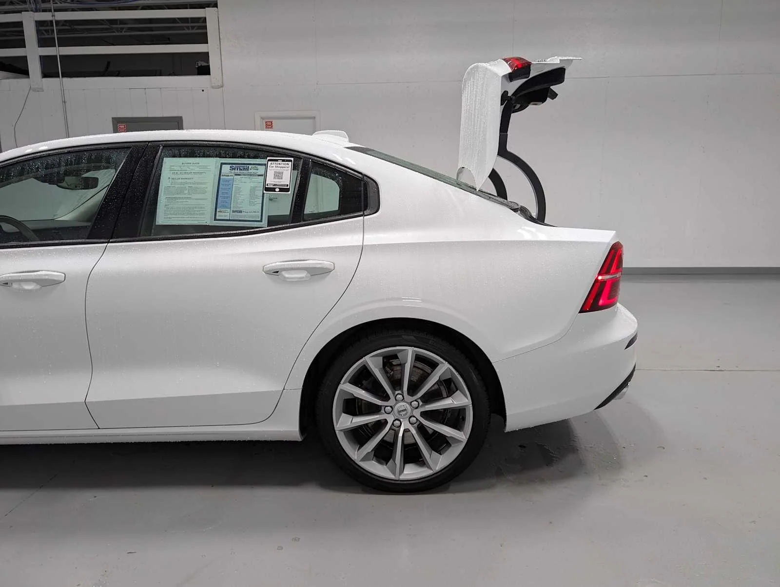 Used 2020  Volvo Momentum image 11
