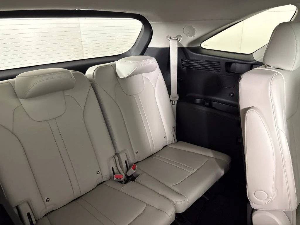 New 2026 Glacial White Pearl Kia EX image 22