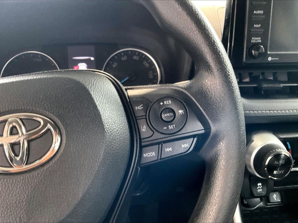Used 2022 White Toyota LE image 23