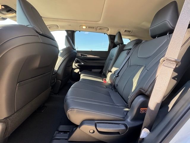 New 2026 RADIANT WHITE INFINITI Luxe FWD image 37
