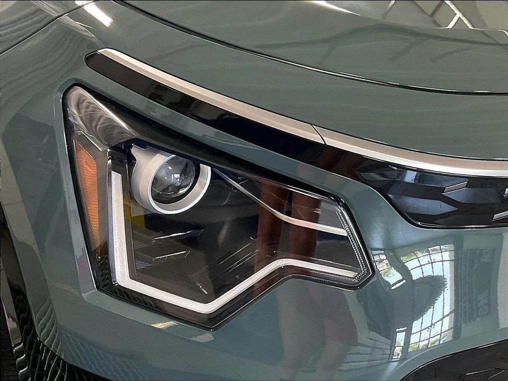 Used 2023 Green Kia Wind image 32