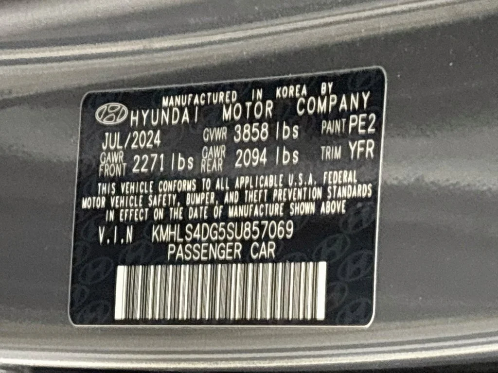 Used 2025 Gray Hyundai SEL Convenience image 26