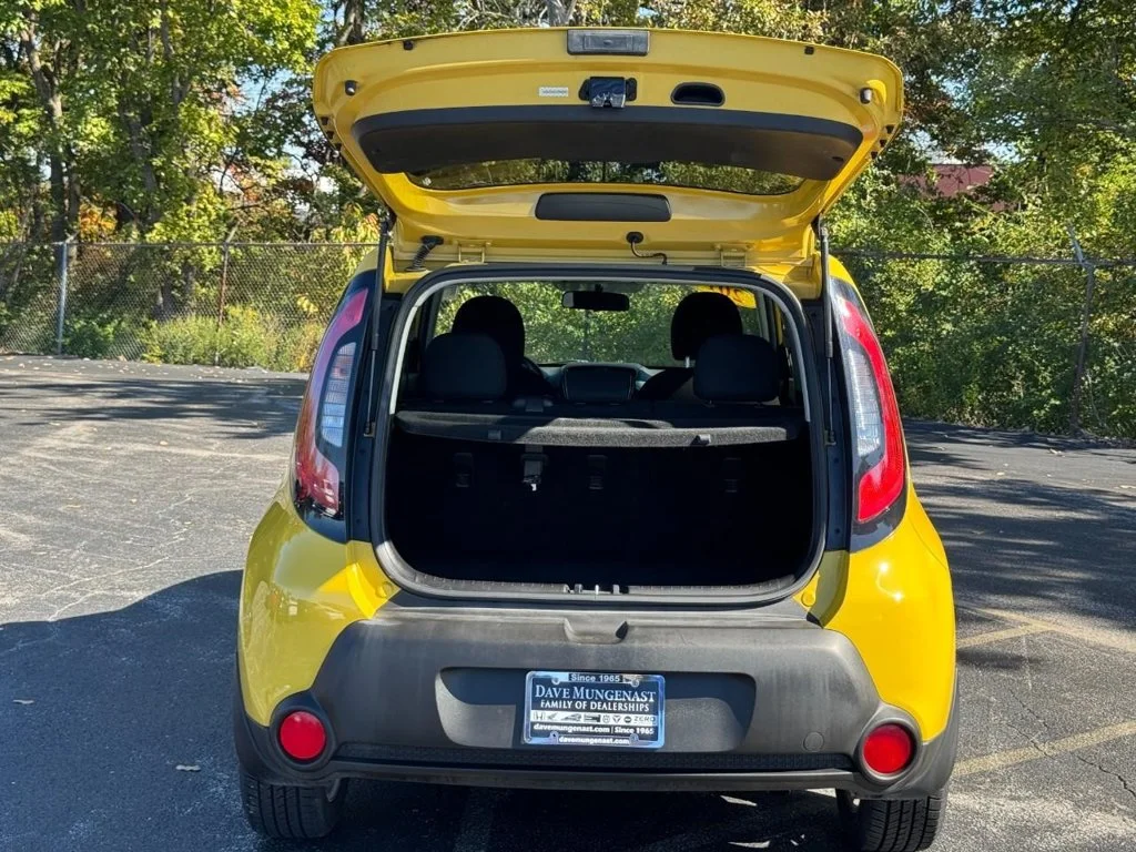 Used 2014 Yellow Kia Plus image 5