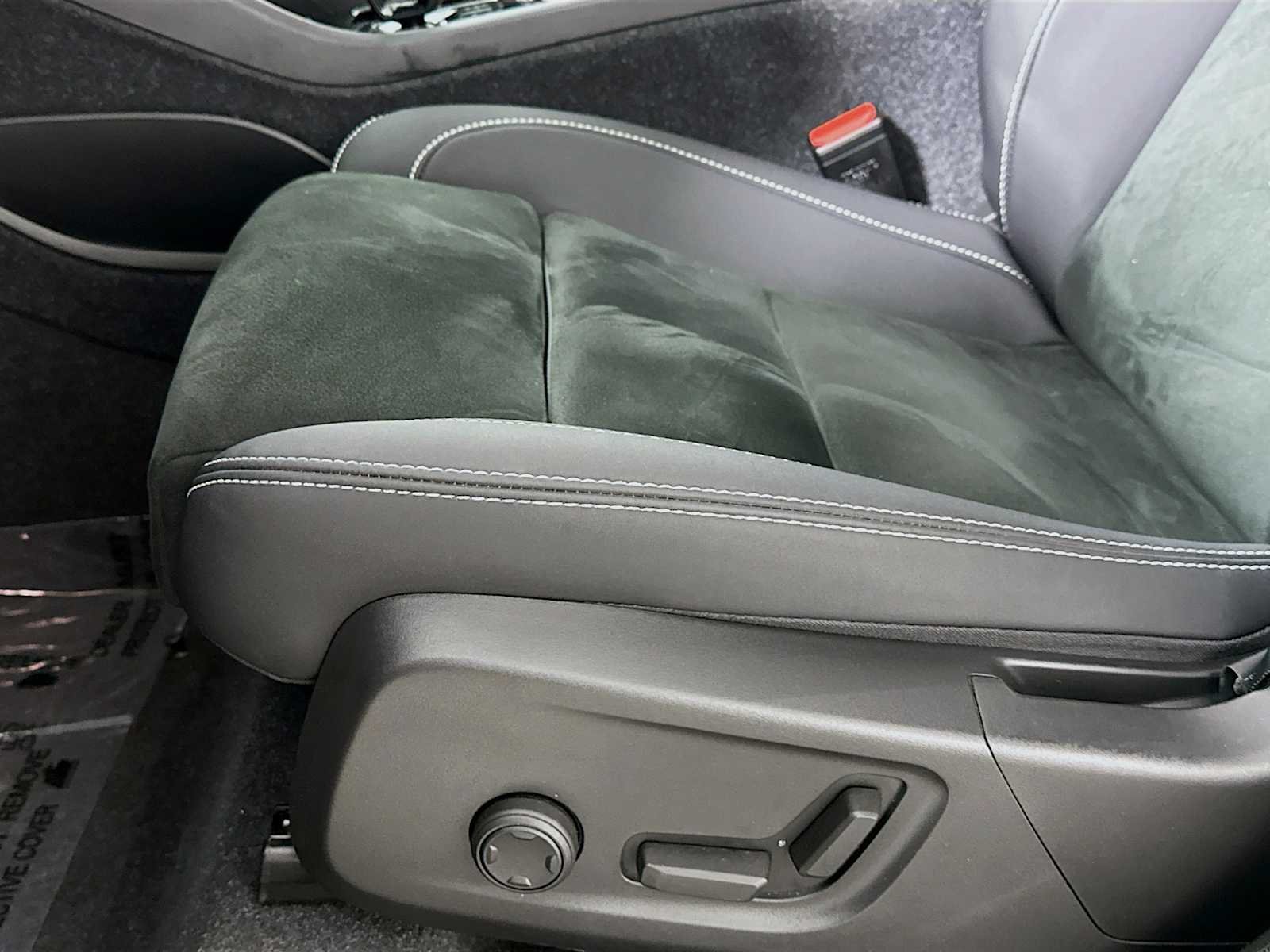 Certified Used 2023 Onyx Black Volvo Plus image 18