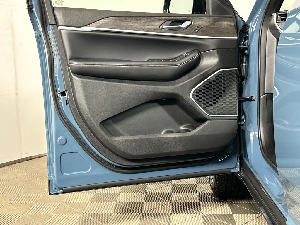 New 2026 Steel Blue Exterior Paint Jeep Limited image 13