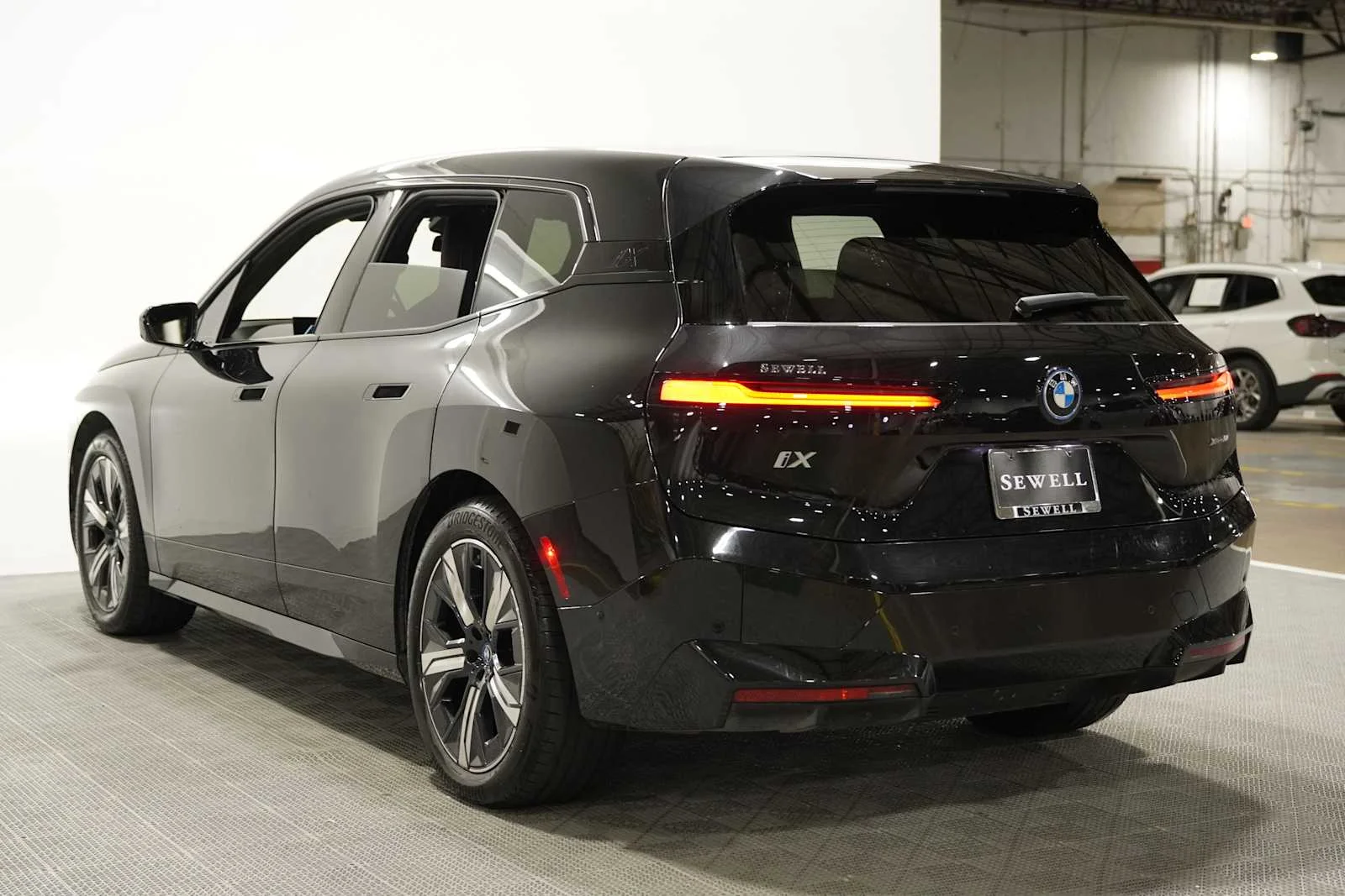 Certified Used 2023 Black Sapphire Metallic BMW xDrive50 image 6