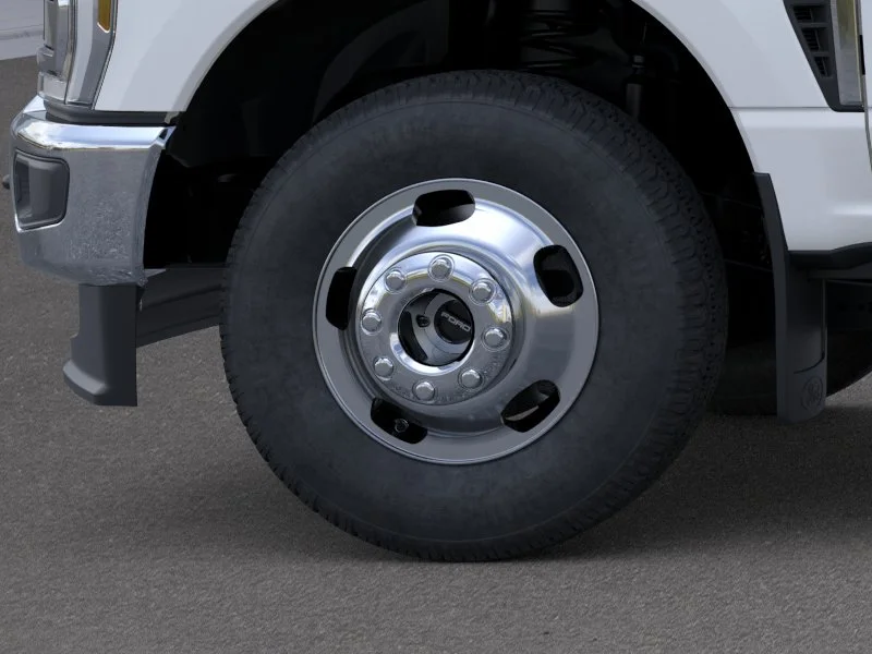 New 2026 Star White Metallic Tri-Coat Ford F-350® Lariat® image 19