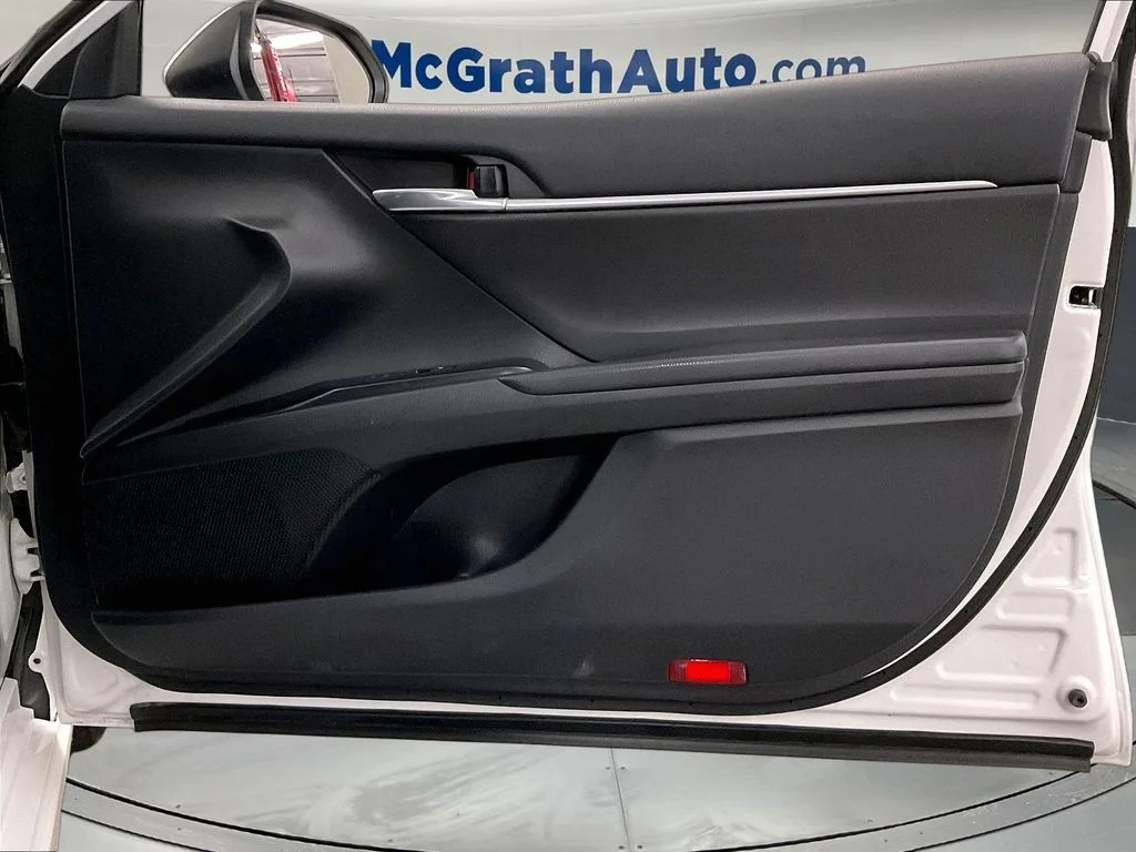 Used 2020 White Toyota SE image 28