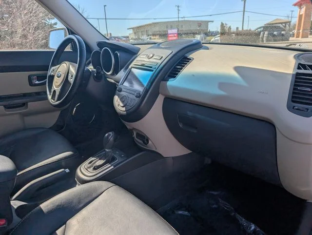 Used 2013 Silver Kia Exclaim image 23