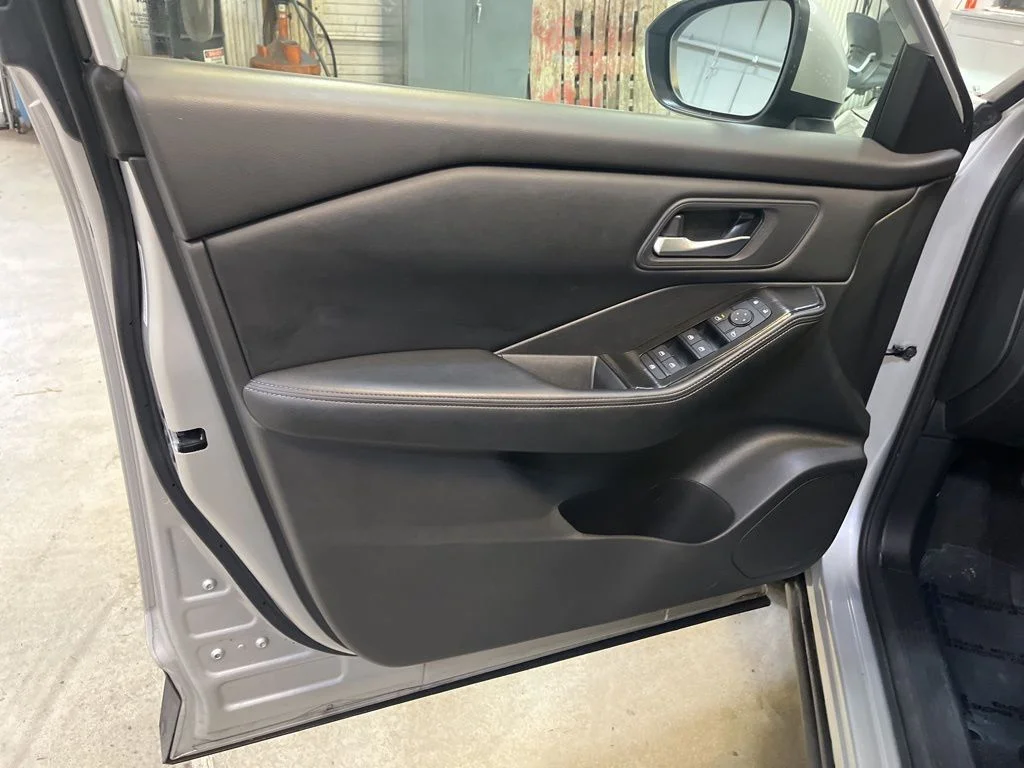 Used 2025 Silver Nissan SV image 31