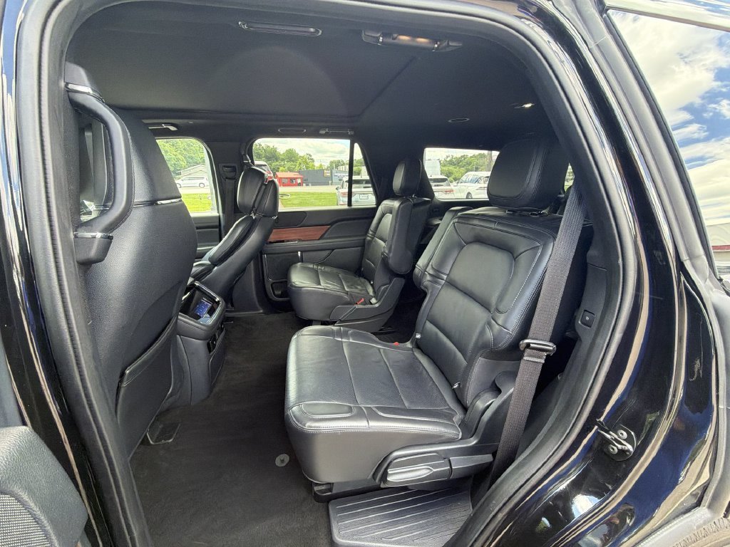 Used 2024 Black Lincoln Reserve image 23