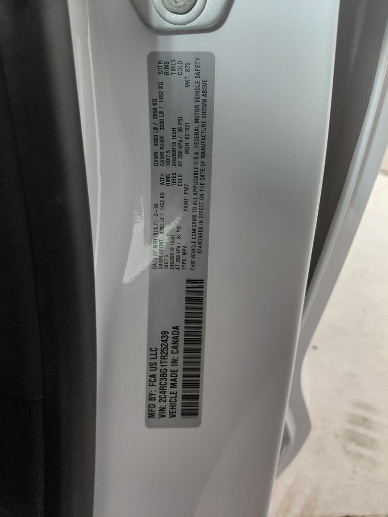 New 2026 Bright White Clear-Coat Exterior Paint Chrysler Select image 23