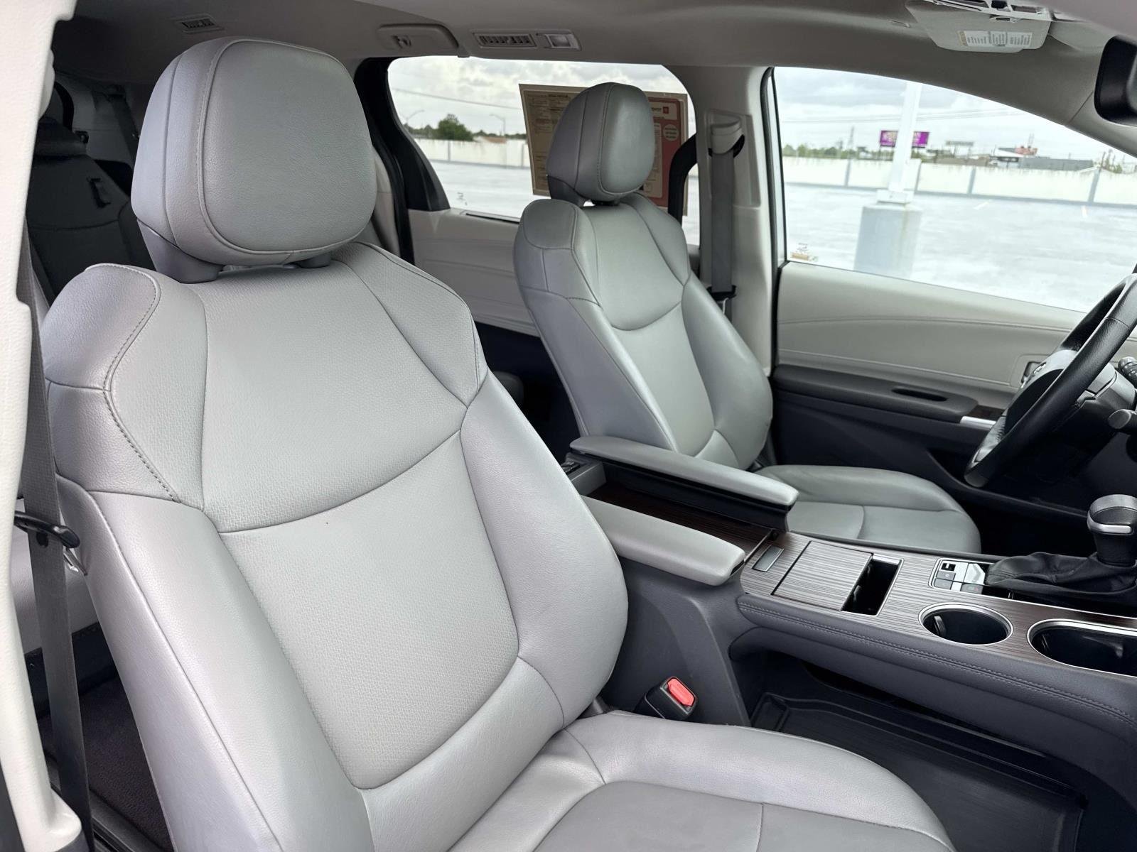 2024 Toyota Sienna XLE - Photo 10