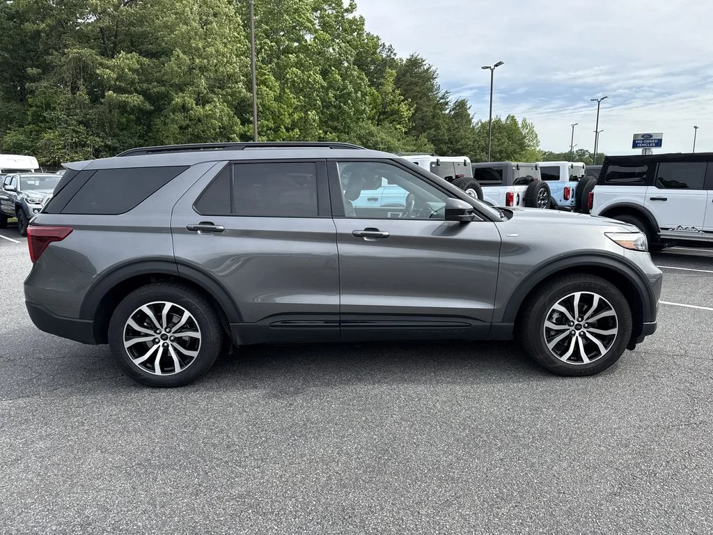 Used 2023 Gray Ford ST-Line image 8