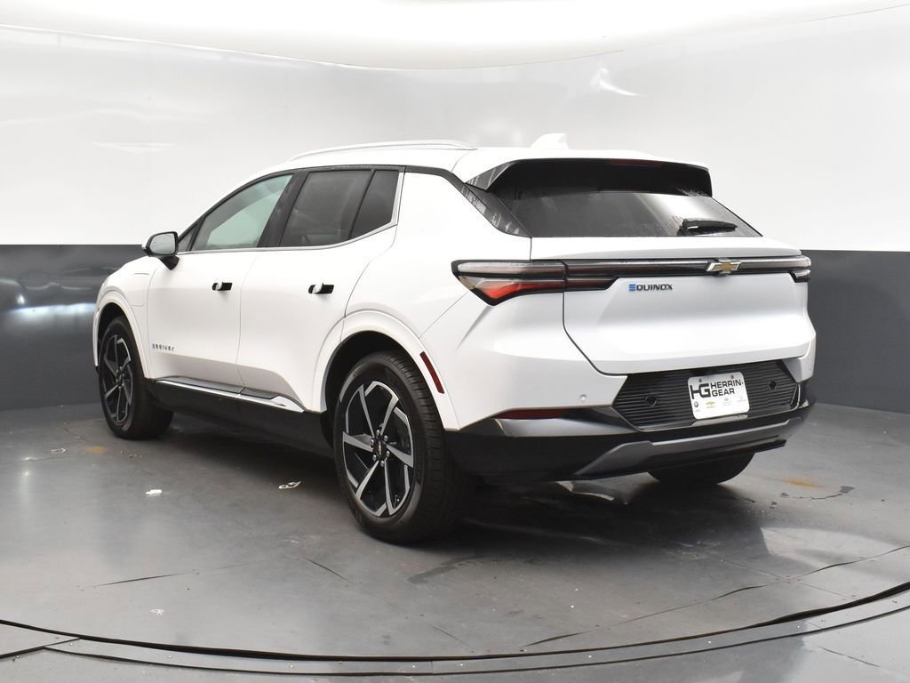 New 2025 Summit White Chevrolet LT image 5