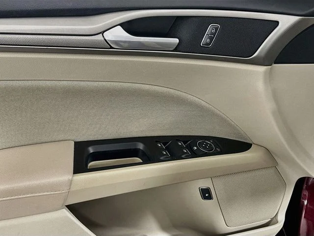 Pre-Owned 2017 Ford Fusion Hybrid SE
