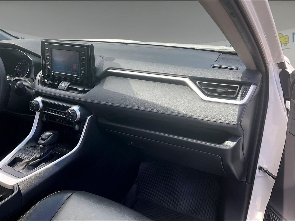 Used 2022 White Toyota XLE image 13