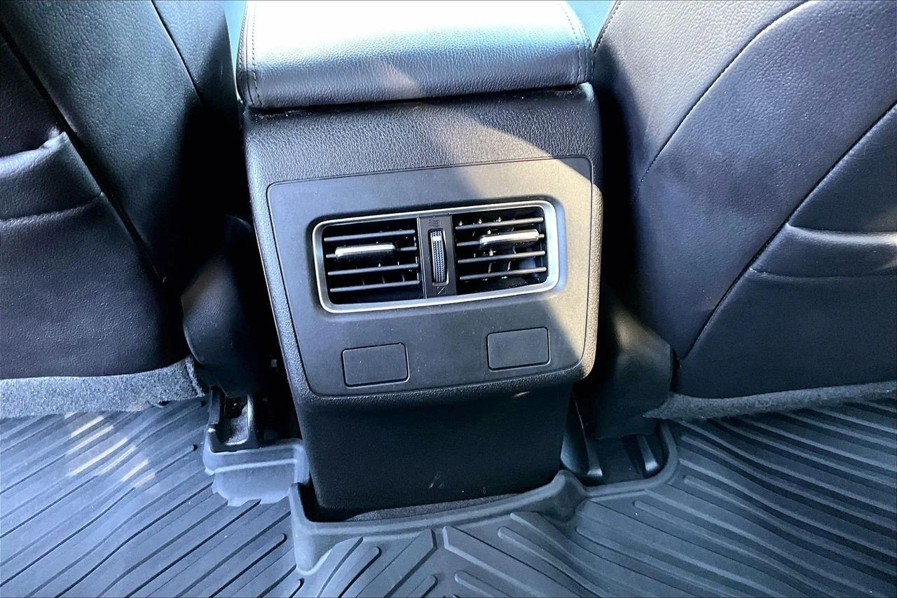 Used 2018  Acura Advance Package image 17