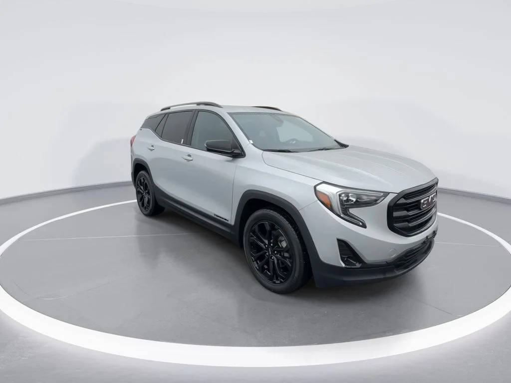 Used 2021 Silver GMC SLT image 2
