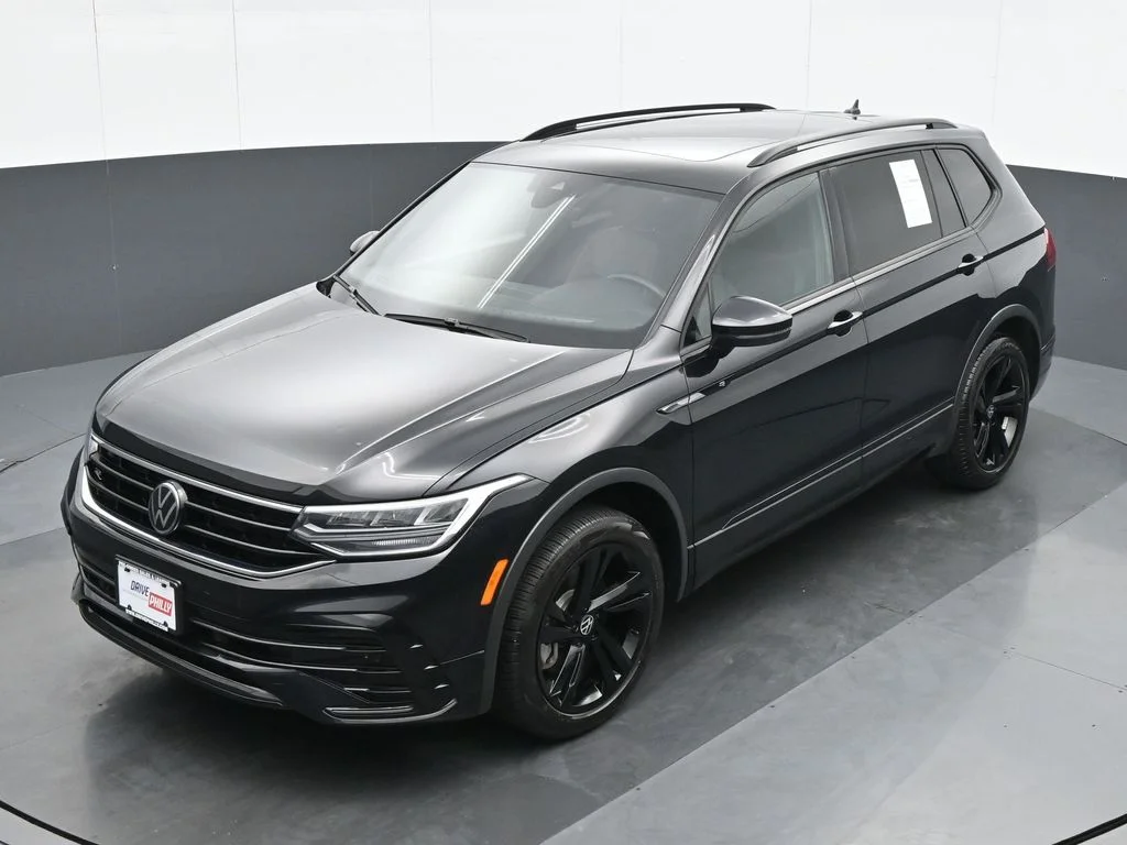 Used 2024 Black Volkswagen 2.0T SE R-Line Black image 17