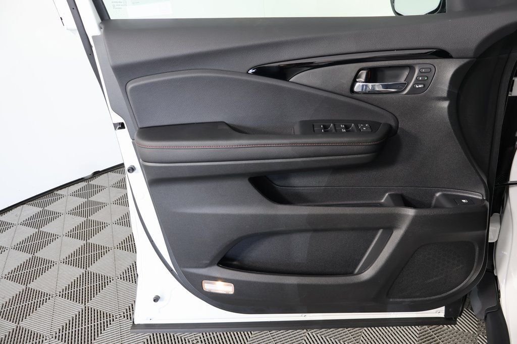 New 2026 Platinum White Pearl Honda Black Edition image 7
