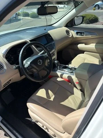 Used 2018 Pearl White Nissan SL image 17