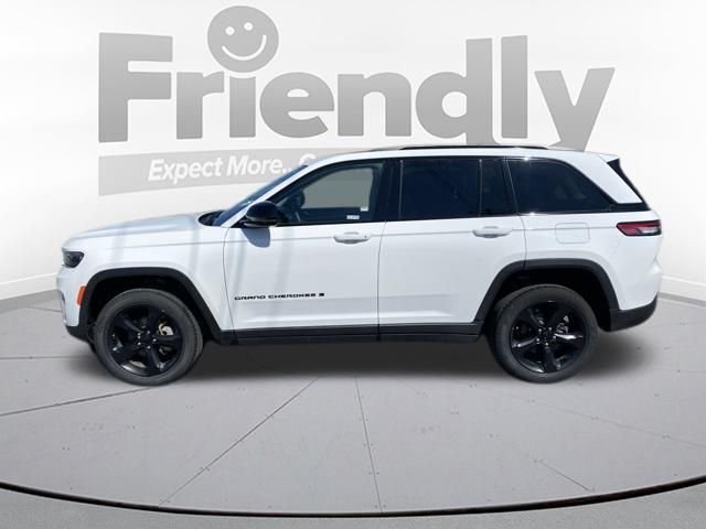 Used 2024 White Jeep Limited image 8