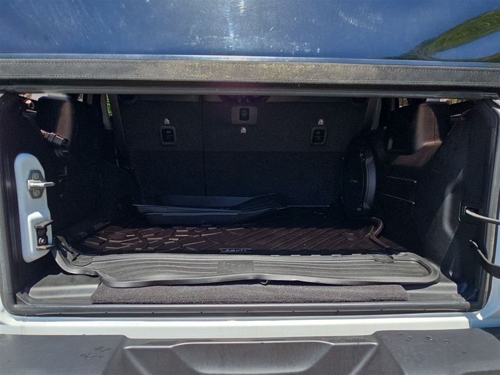 Used 2023 White Jeep Sahara image 12