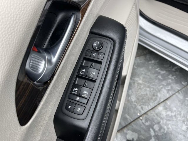 2024 Chrysler Pacifica Limited - Photo 10