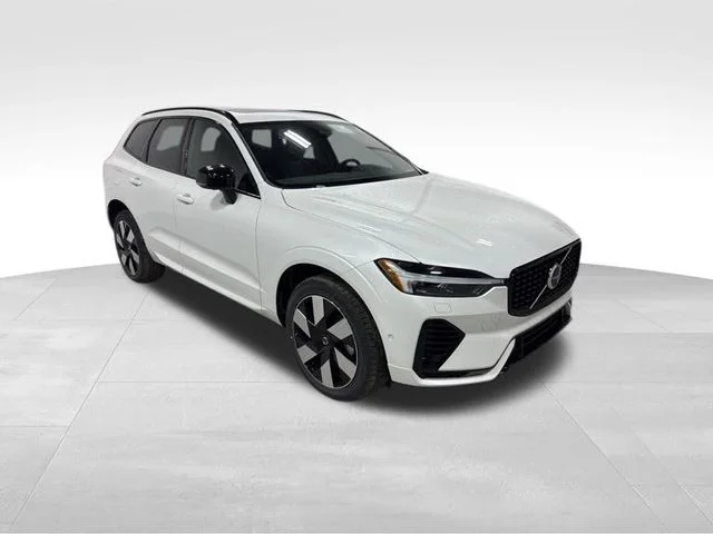 Used 2025 White Volvo T8 Plus image 10