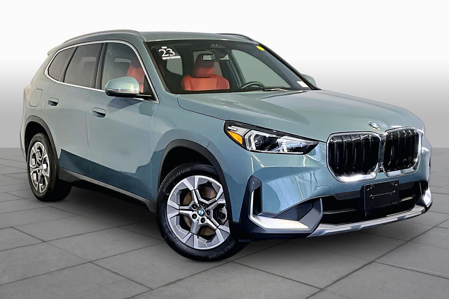 Used 2023 Cape York Green Metallic BMW xDrive28i image 3