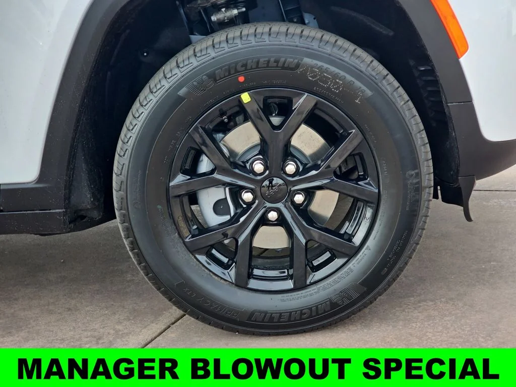 New 2026 Bright White Clear-Coat Exterior Paint Jeep Altitude image 40
