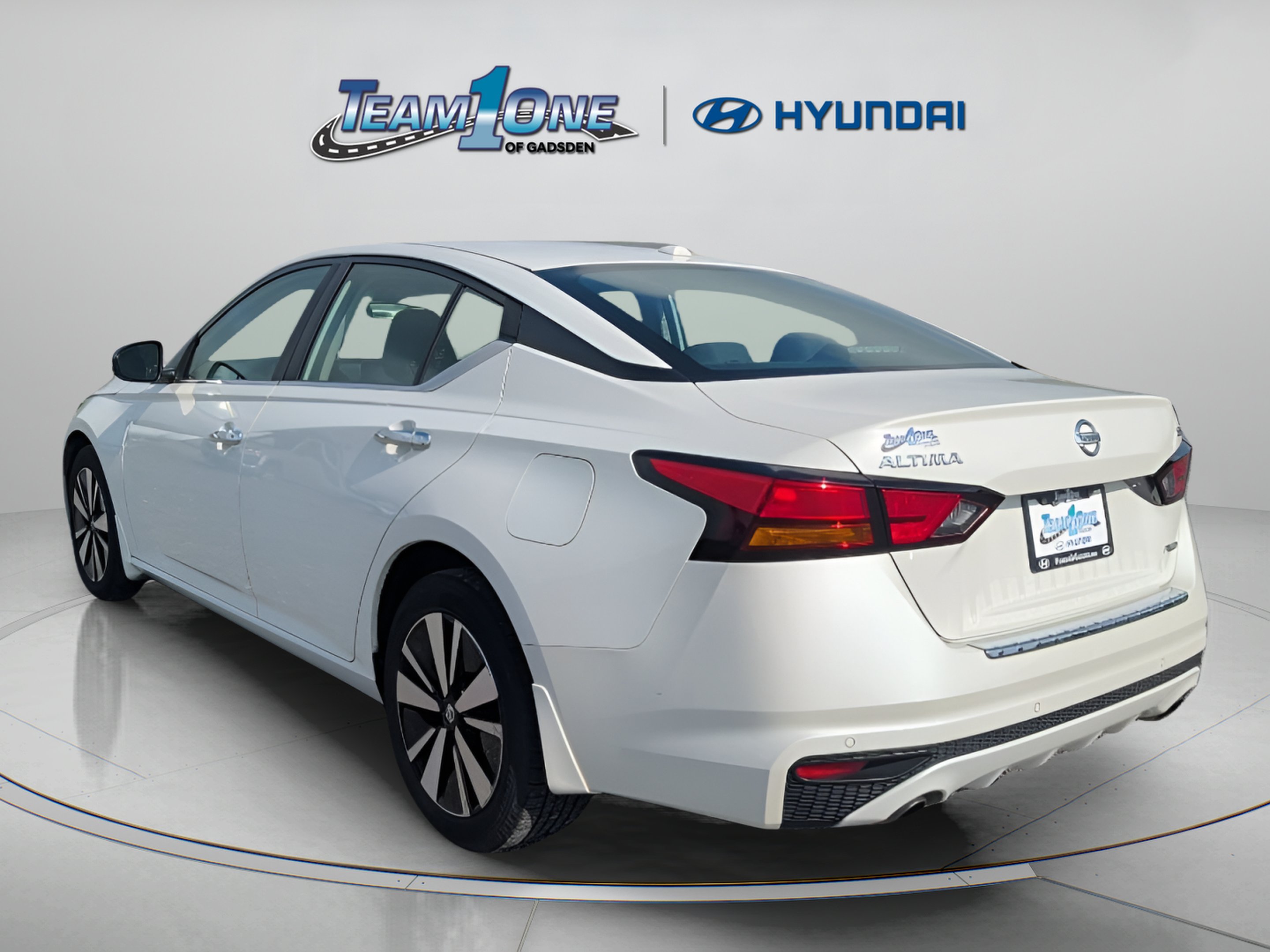 Used 2022 Pearl White Tricoat Nissan 2.5 SV image 6