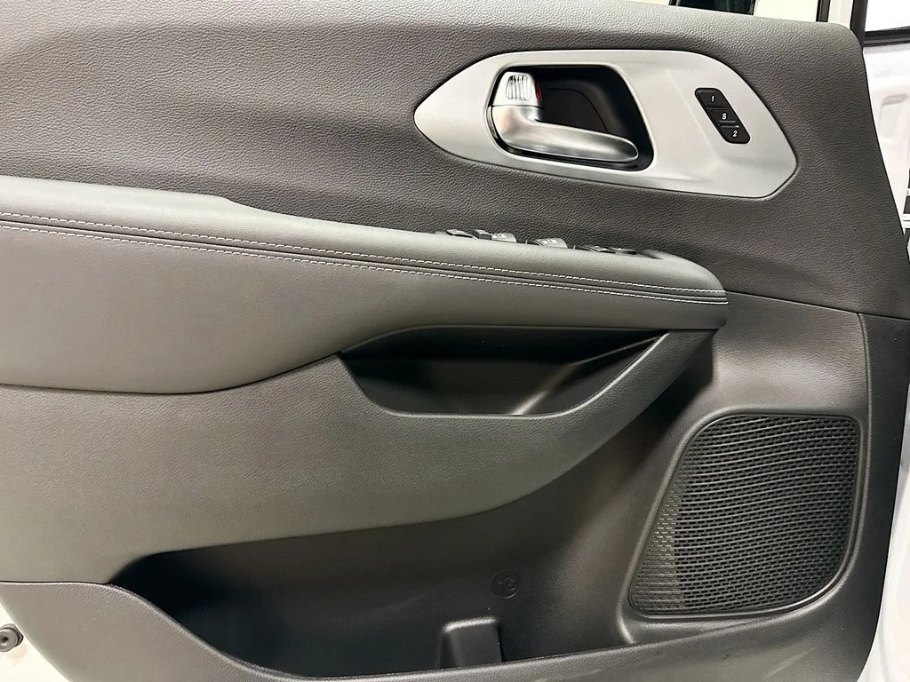 2026 Chrysler Pacifica Limited - Photo 27