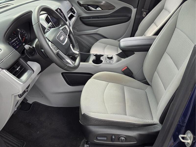 Used 2023 Marine Metallic GMC FWD 4DR SLE image 10