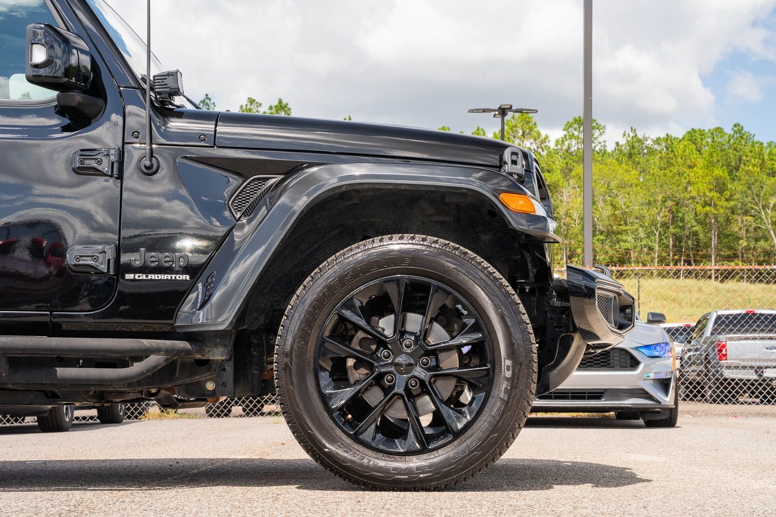 Used 2023 Black Jeep Overland image 9