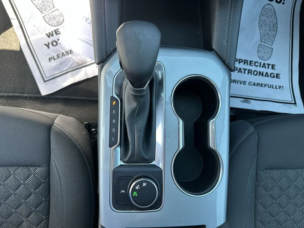 Used 2022 White Chevrolet LT image 25