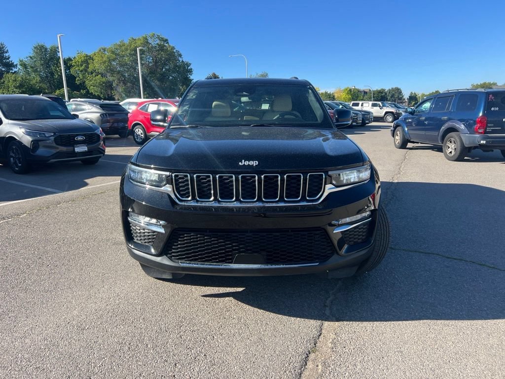 Used 2024 Diamond Black Crystal Pearlcoat Jeep Limited image 18