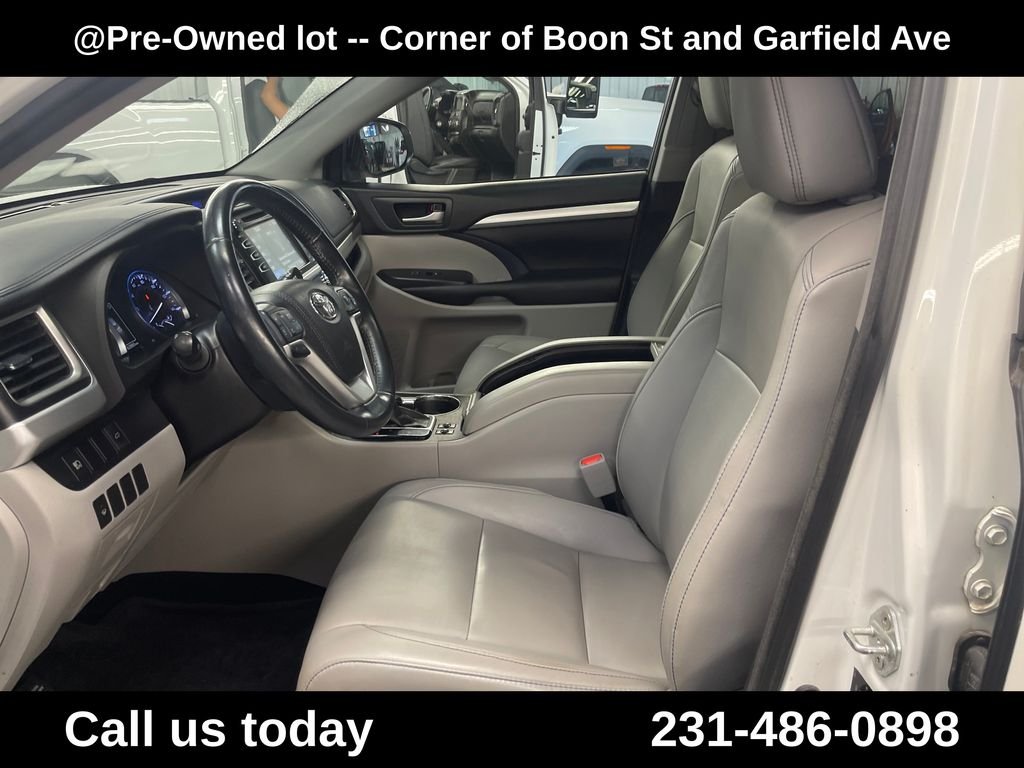 Used 2017 White Toyota XLE image 14