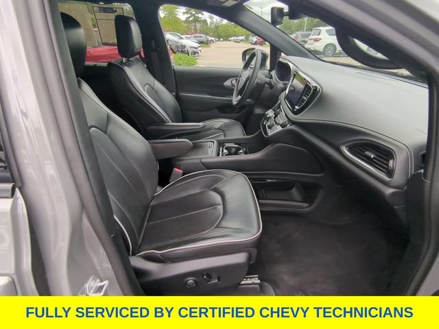 Used 2025 White Chrysler Limited image 46