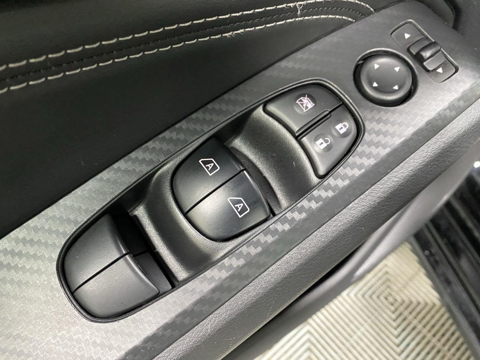 Used 2019 Super Black Nissan 2.5 SL image 17