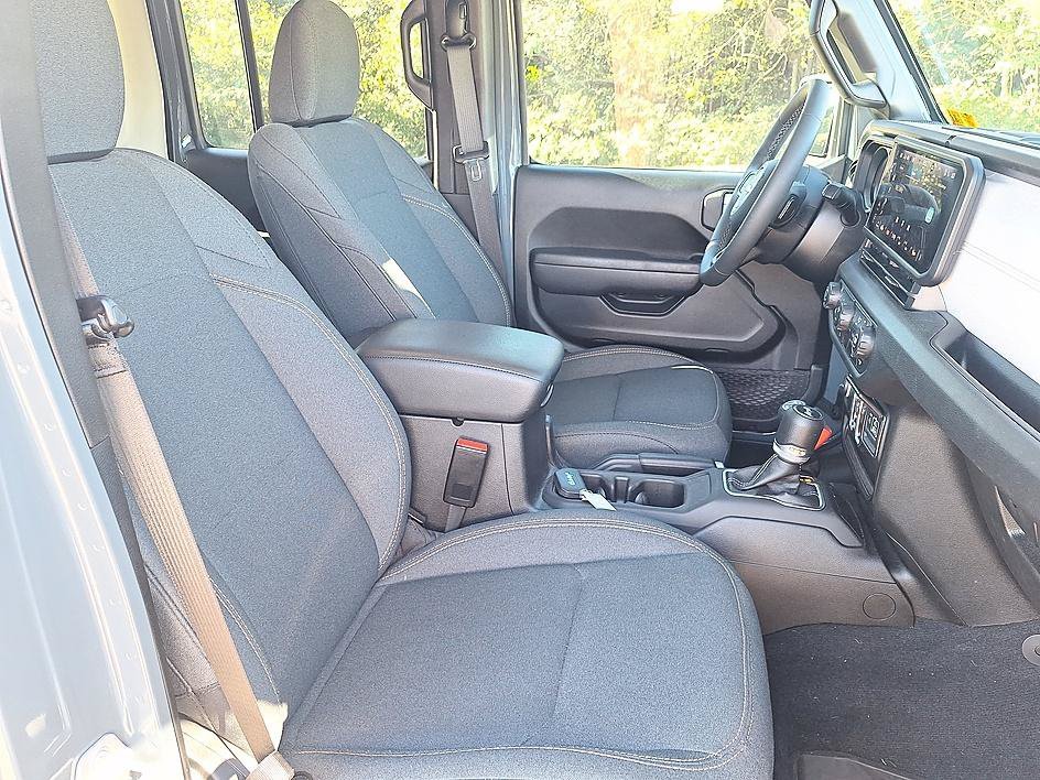 Used 2025 Anvil Clearcoat Jeep Sport S image 21