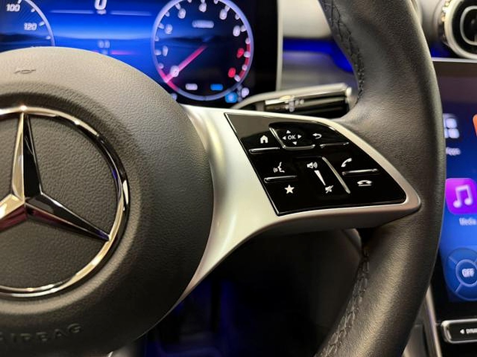 Used 2025 Graphite Grey Metallic Mercedes-Benz  image 17