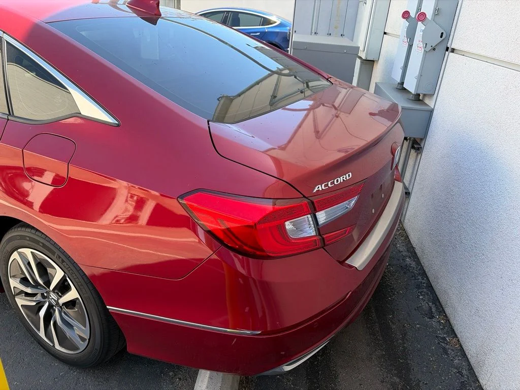 Used 2018 Red Honda Touring image 19