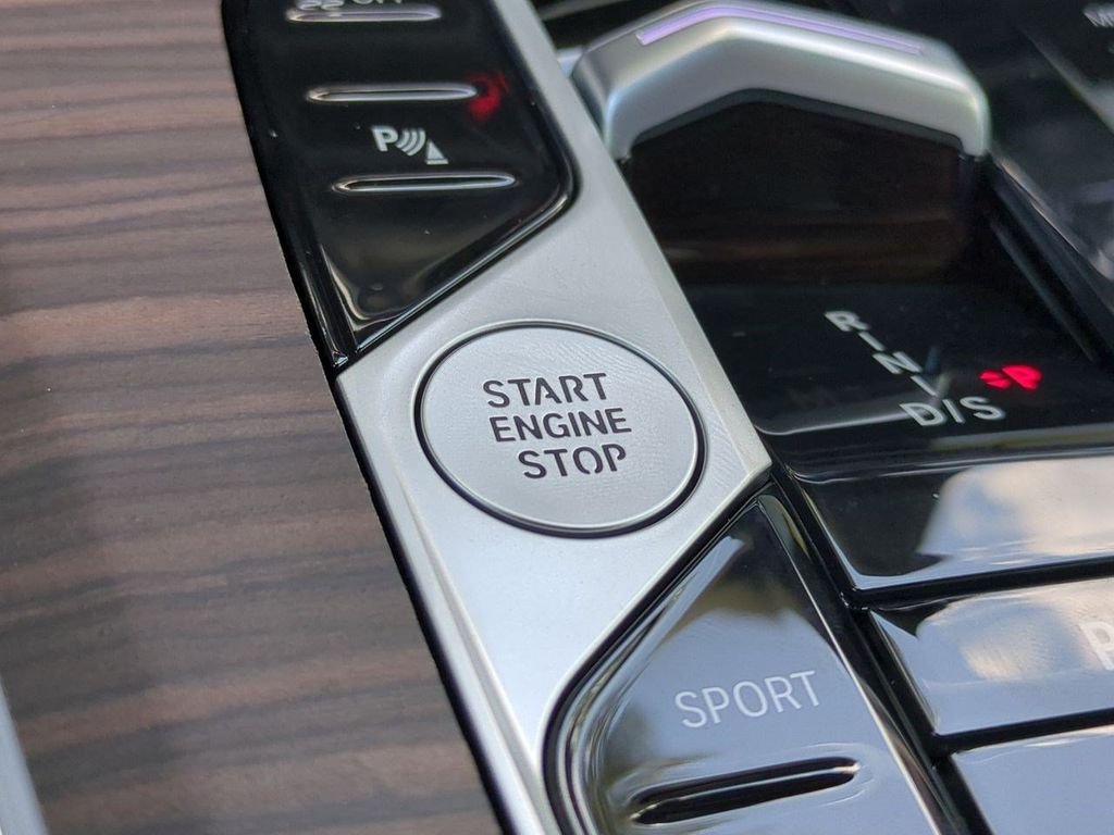 New 2026 Alpine White BMW sDrive40i image 28